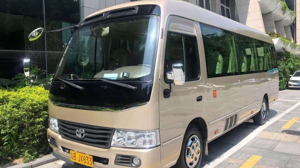 中巴车