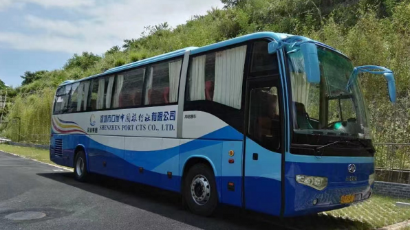 大巴车