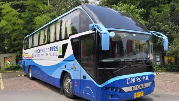 大巴车