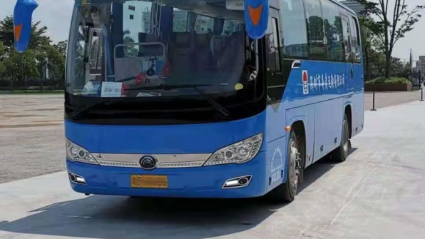 大巴车
