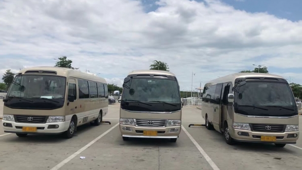 中巴车