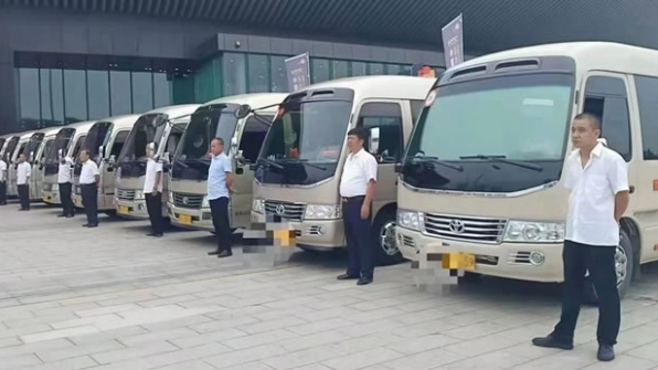 中巴车