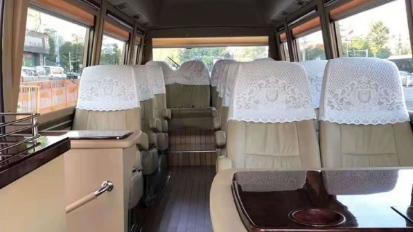中巴车