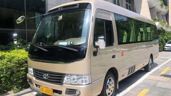中巴车