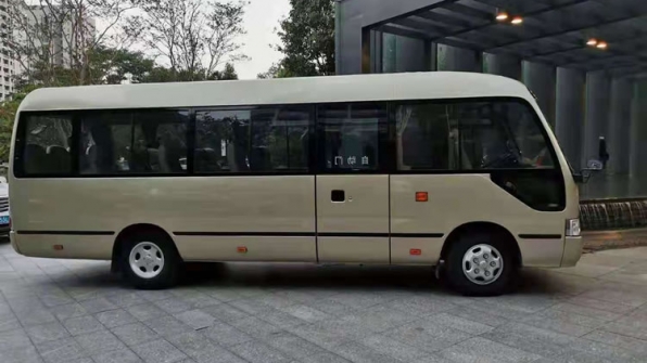中巴车