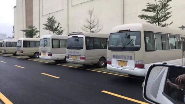 中巴车