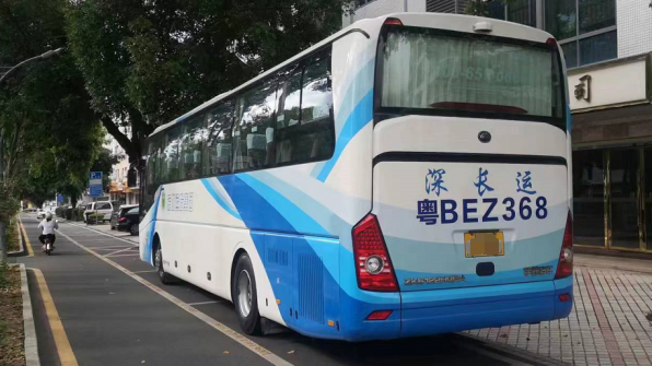 大巴车