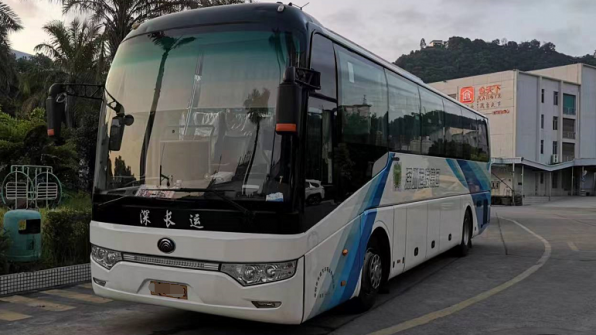 大巴车
